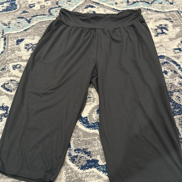 UEU Lounge Pants and Capris - Picture 5 of 7